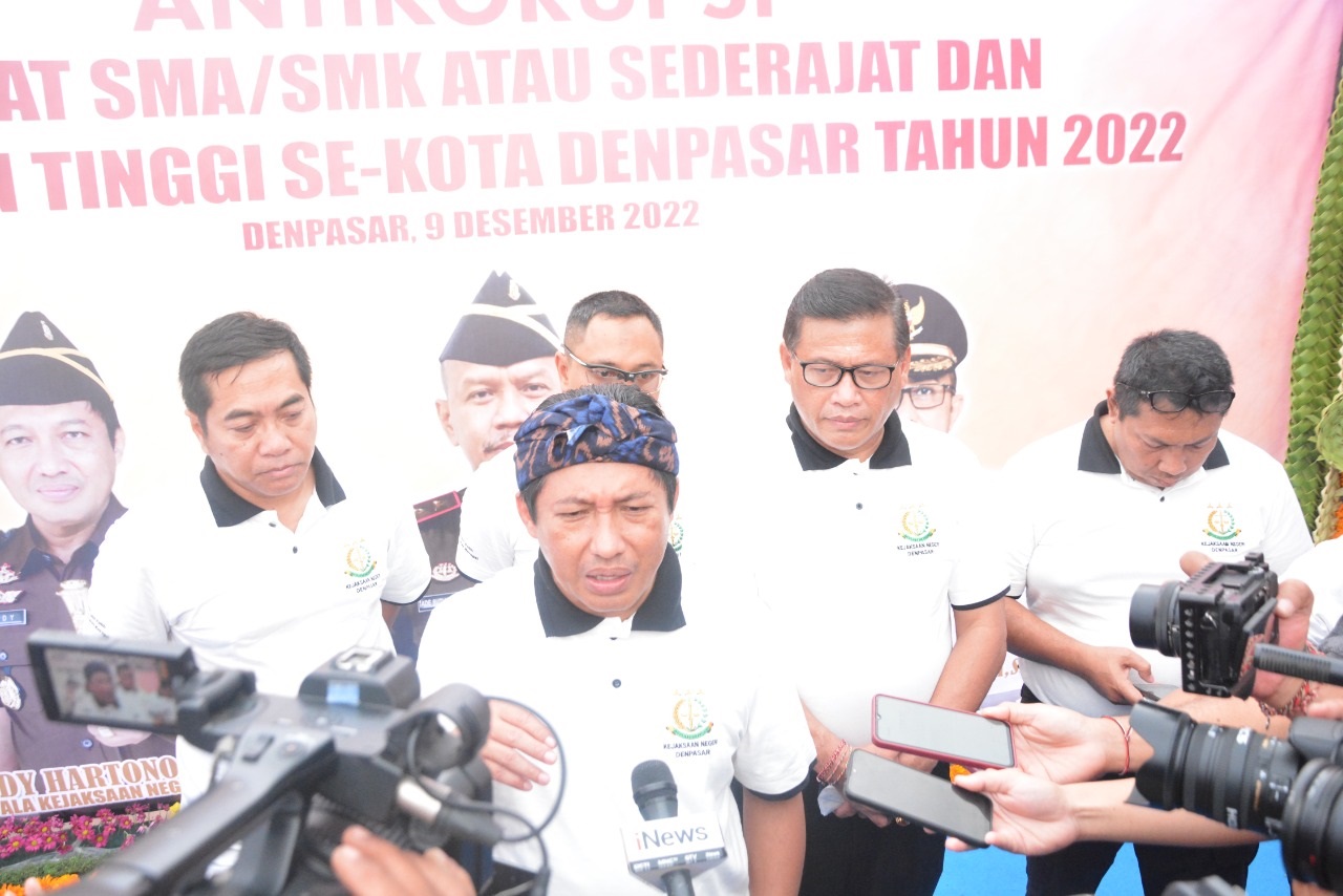 Peringati  Hakordia  se Dunia,  Sekda Alit Wiradana Hadiri Lomba Karya Tulis dan Yel-Yel Anti Korupsi yang digelar oleh Kejaksaan Negeri Kota Denpasar