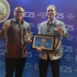 Berkomitmen Tinggi Dalam Transisi Energi, Dirut PLN Diganjar Penghargaan dari Komunitas Wartawan Energi