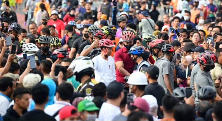 Momen Presiden Jokowi Bersepeda di Kawasan CFD Sudirman-Thamrin