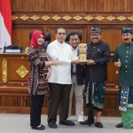 Wagub Bali Cok Ace   menerima kunjungan kerja Komite III DPD RI