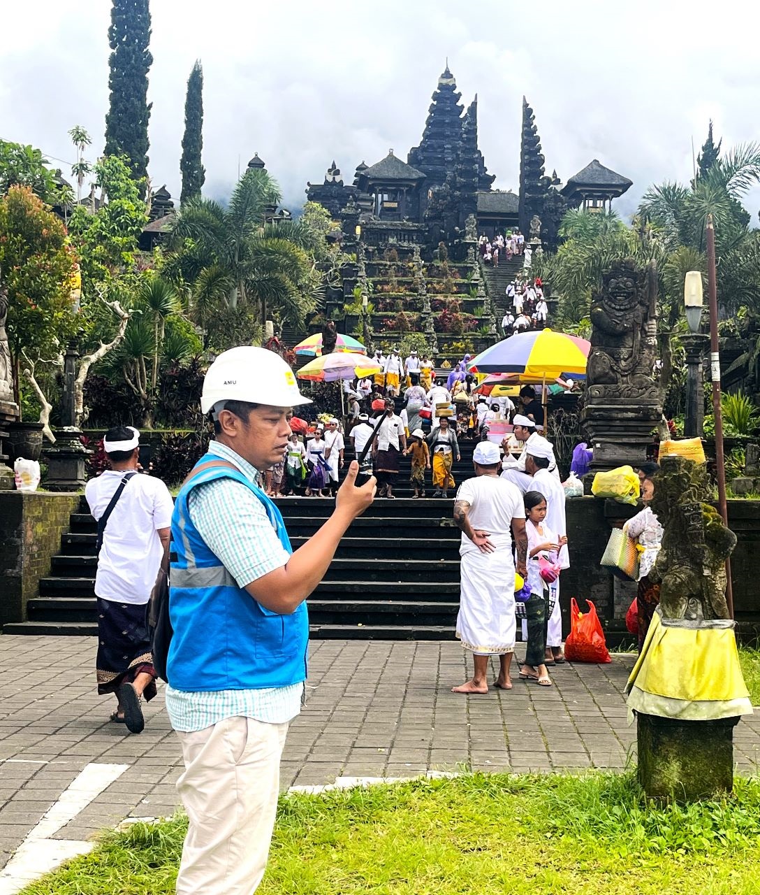 Dukung Proyek Strategis Nasional, PLN Sambung Listrik di Kawasan Pura Besakih