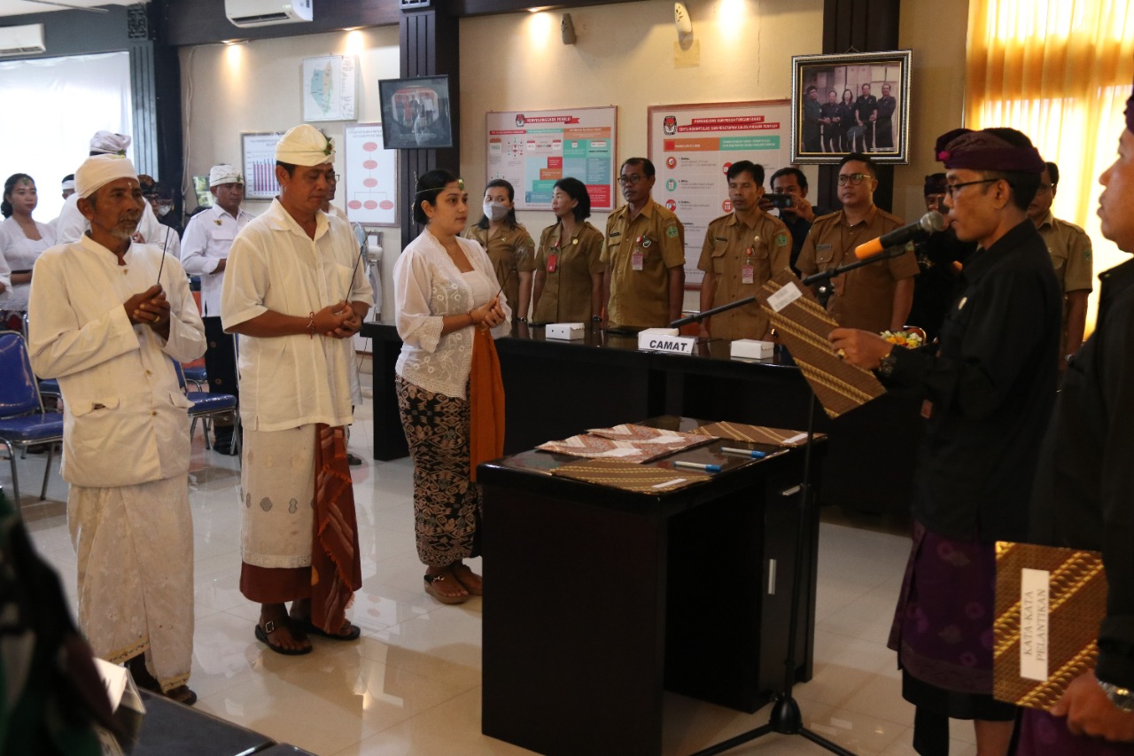 Pemkab Tabanan Hadiri Pelantikan Anggota Panitia Pemilihan Kecamatan Se-Kabupaten Tabanan Guna Persiapkan Pemilu 2024