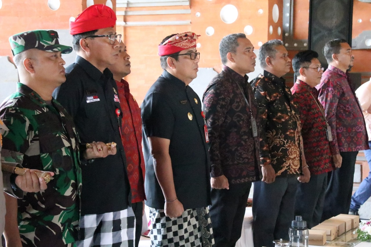 Hadiri Pelantikan PPS, Bupati Sanjaya Tekankan PPS Memiliki Integritas dan Komitmen dalam Pelaksanaan Pemilu 2024