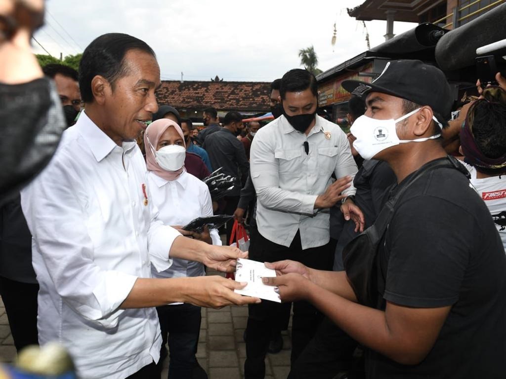 Presiden Jokowi Kunjungi Sentra Tenun Kabupaten Jembrana