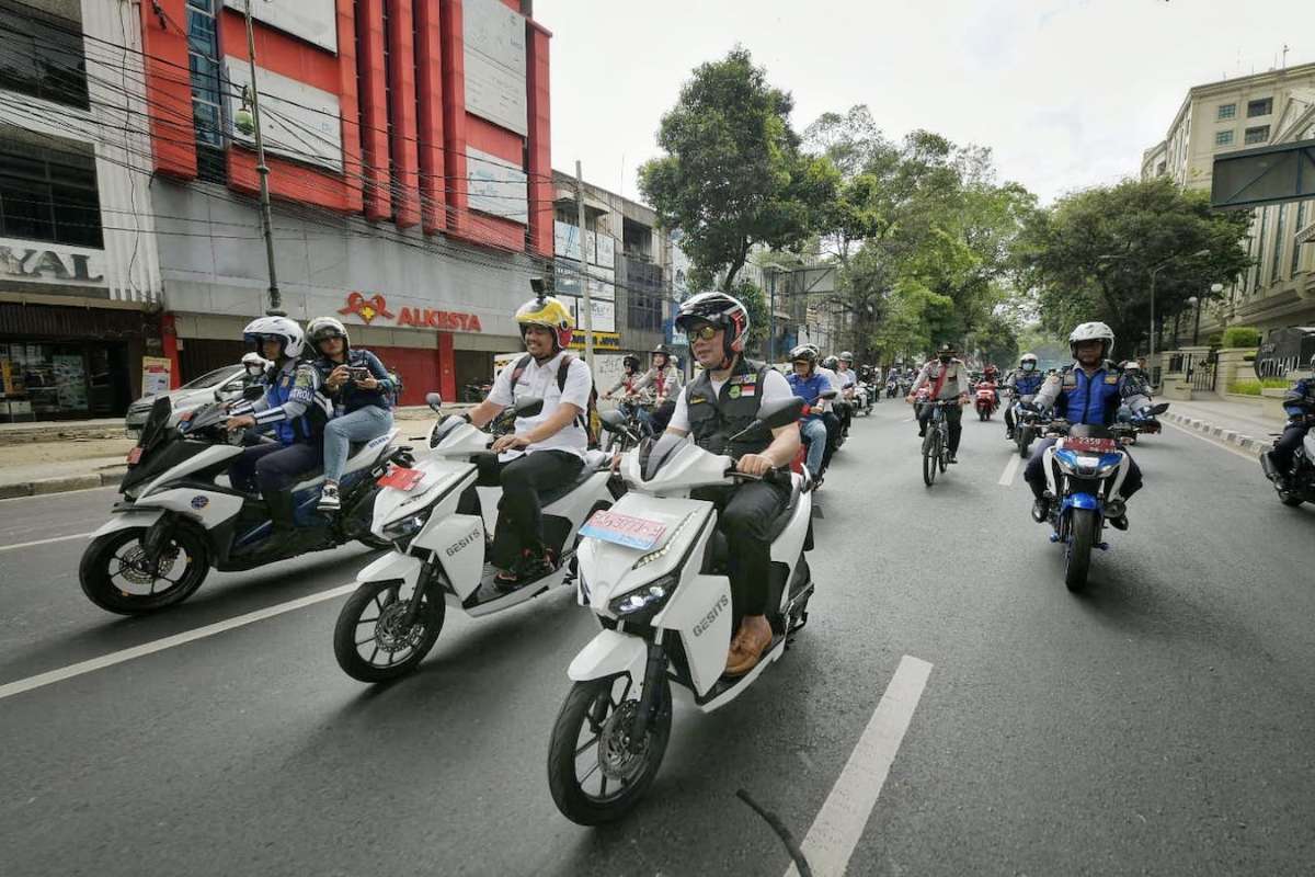 Gubernur Ridwan Kamil dan Wali Kota Bobby Nasution Kampanyekan Motor Listrik di Medan