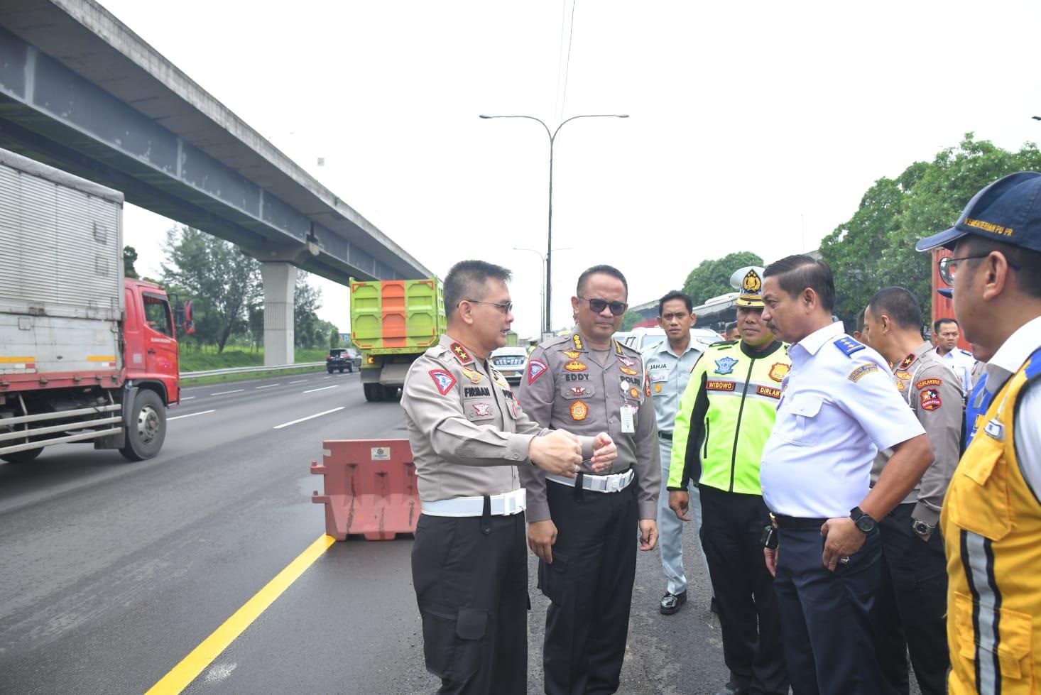 Kakorlantas Tinjau Ruas Tol Jakarta-Semarang Jelang Operasi Ketupat 2023