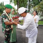 Tradisi Tepung Tawar Sambut,Pejabat Baru Danrem 163/WSA