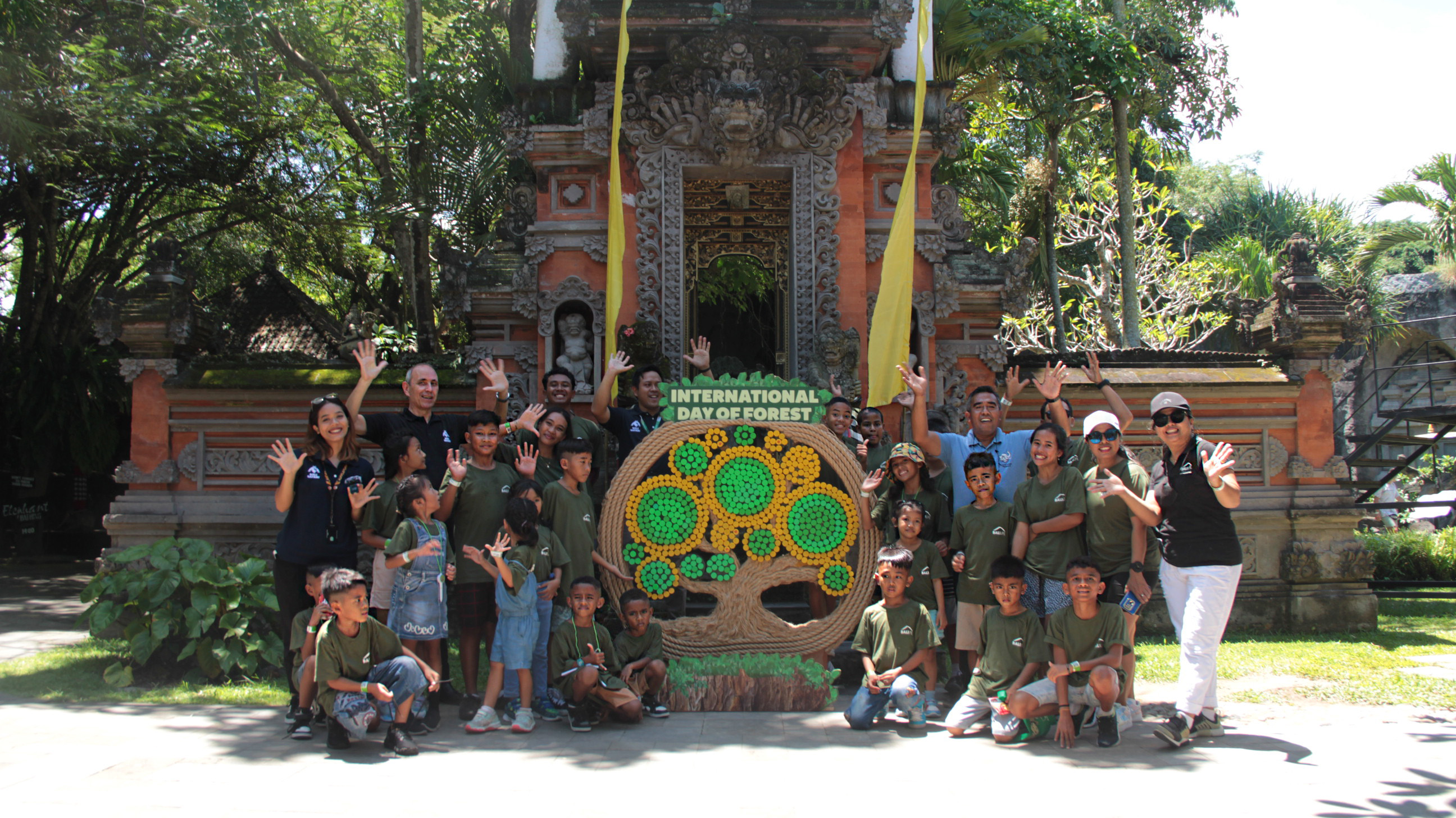 Peringati Hari Hutan Dunia , Bali Safari Gandeng anak-anak dari Yayasan Bali Life Foundation Edukasi Pemahaman Satwa