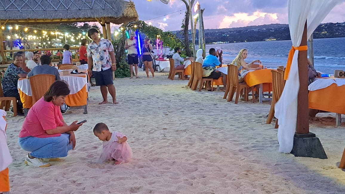 Indahnya Gelombang Laut sambil Menikmati Hidangan Ikan Bakar Sunshine 88