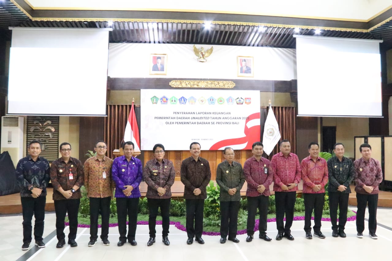Bupati Sanjaya Sampaikan Laporan Keuangan Unaudited Pemkab Tabanan T.A. 2022 Kepada BPK