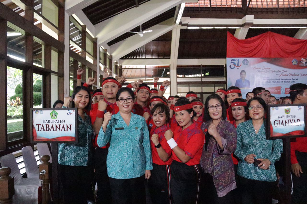 Ny. Rai Wahyuni Sanjaya Hadiri Lomba Senam dan Paduan Suara Serangkaian HKG PKK ke-51