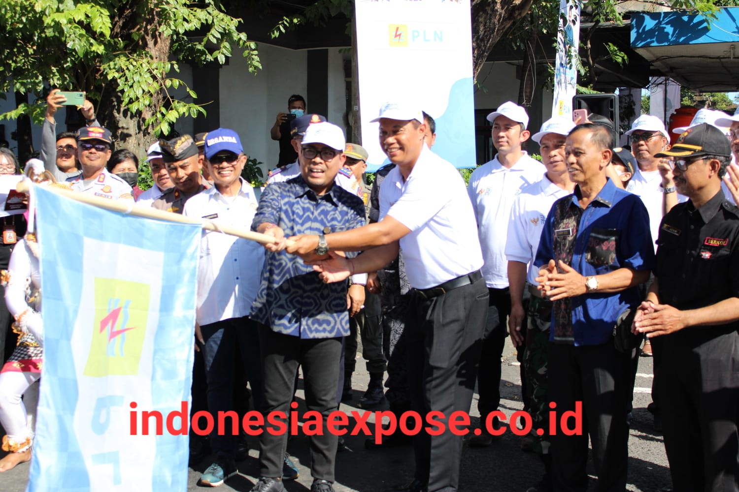 Wakil Walikota Denpasar, I Kadek Agus Arya Wibawa  Lepas 1000 Pemudik dalam Program Mudik Gratis Bersama PLN.