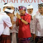 Gubernur Wayan Koster Serahkan Hibah Tanah Seluas 7,5 Are di Desa Adat Panjer dan16,5 Are di Penatih Puri