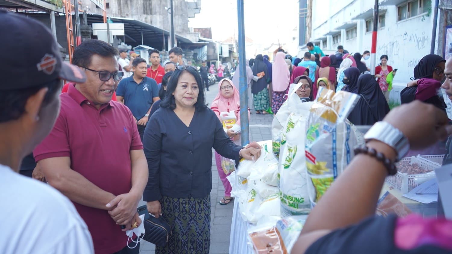 Kendalikan Inflasi, Pemkot Gencar Gelar Pasar Murah. 1 Ton beras Ludes Dalam 1 jam.