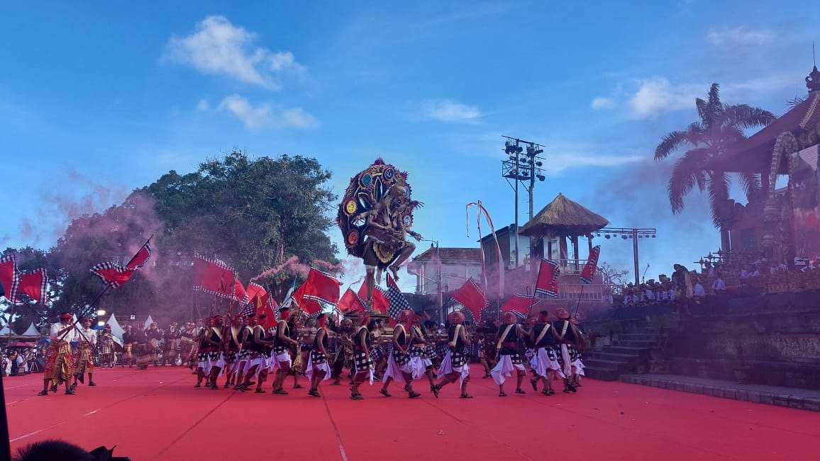 Pawai  Budaya  HUT  Kota  Gianyar  Ke 252  Memukau  Penonton
