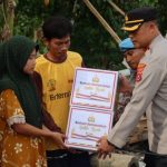 Polres Konawe Salurkan Bantuan Sosial Untuk Korban Bencana Alam di Wonggeduku