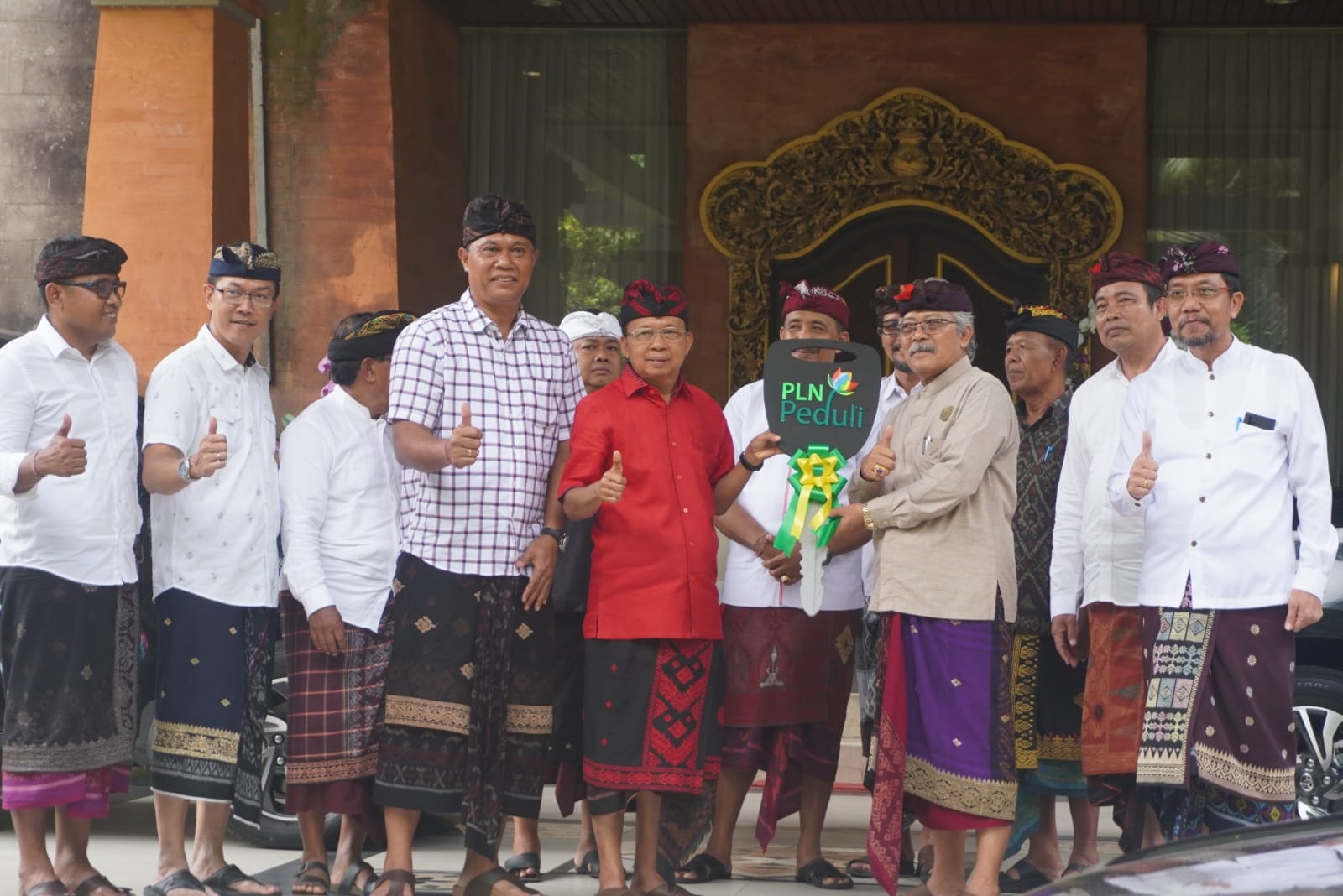 Peringati Hari Kesiapsiagaan Bencana, PLN Serahkan 4 Mobil Tanggap Bencana kepada Majelis Desa Adat Provinsi Bali