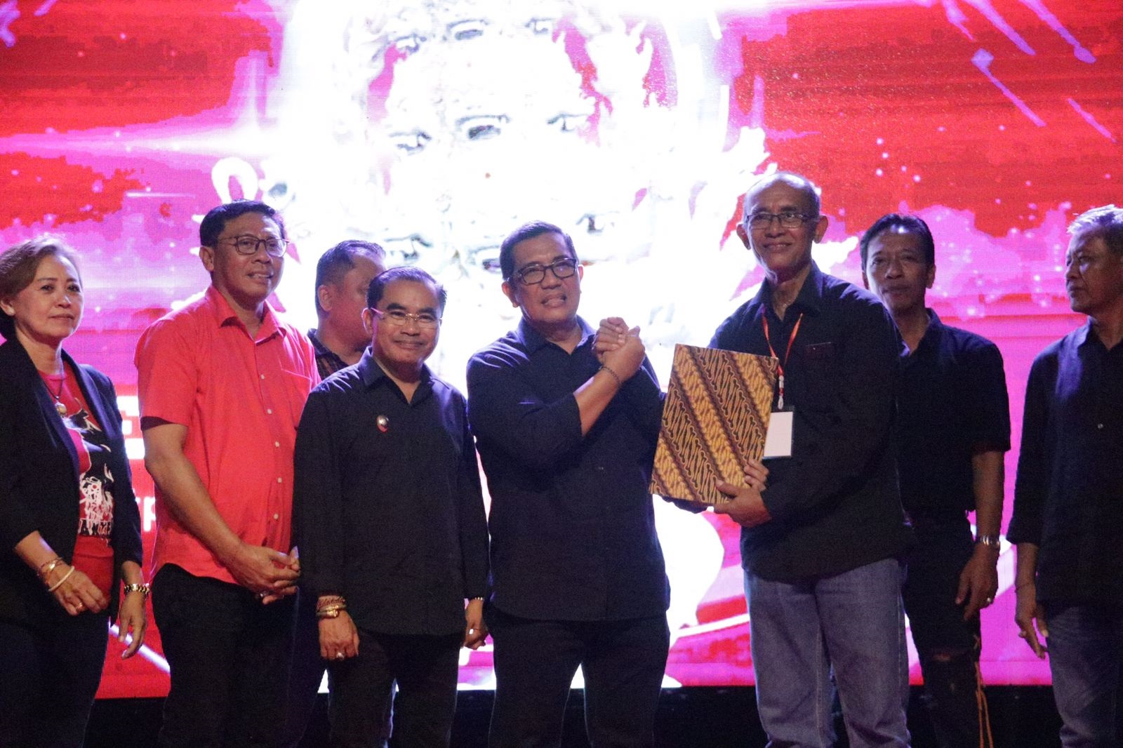 Launching SID Kecamatan Kediri, Bupati Sanjaya Duduk Lesehan Bersama Pimpinan OPD