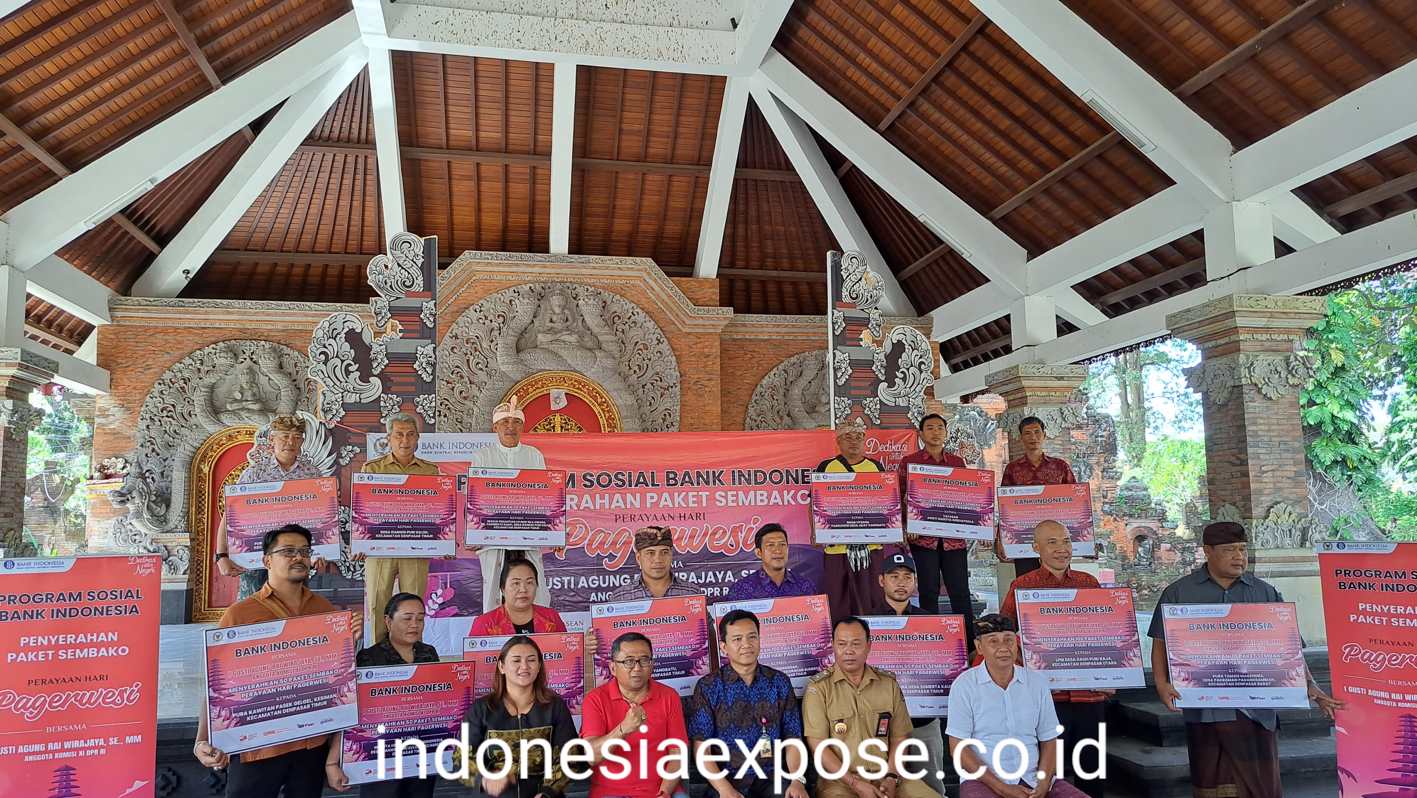 KPwBI Prov.Bali  bersama  Anggota  Komisi  XI DPR RI I.G.A.Rai Wirajaya serahkan 2000 paket sembako