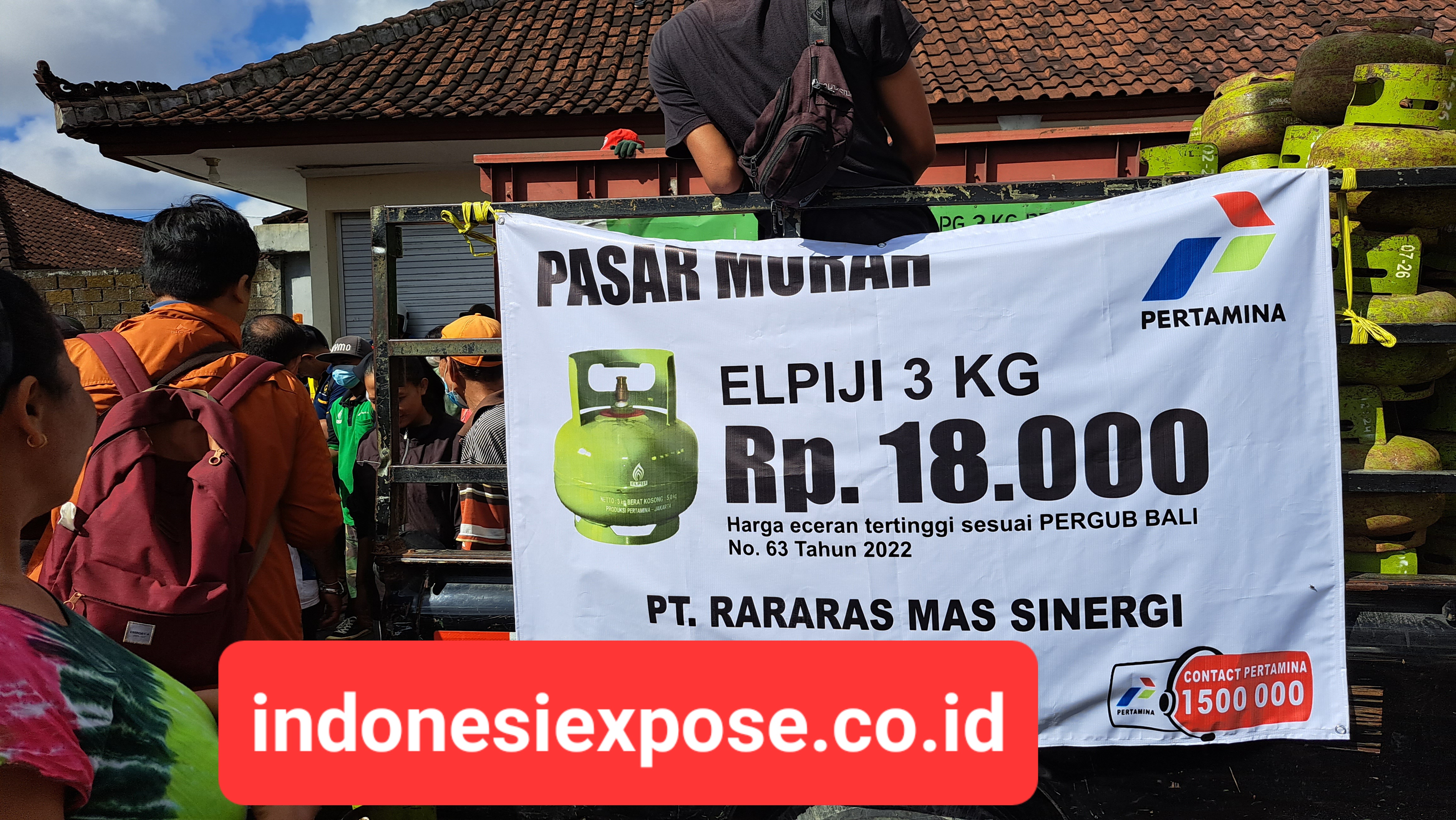 Tindak Lanjut Kelangkaan Gas  : Trisno Nugroho KPwBI  Bali bersama Wawali Arya Wibawa, Tinjau Operasi  Pasar Khusus  Ketersedian LPG 3 Kg di Pasar Adat Padang Sambian