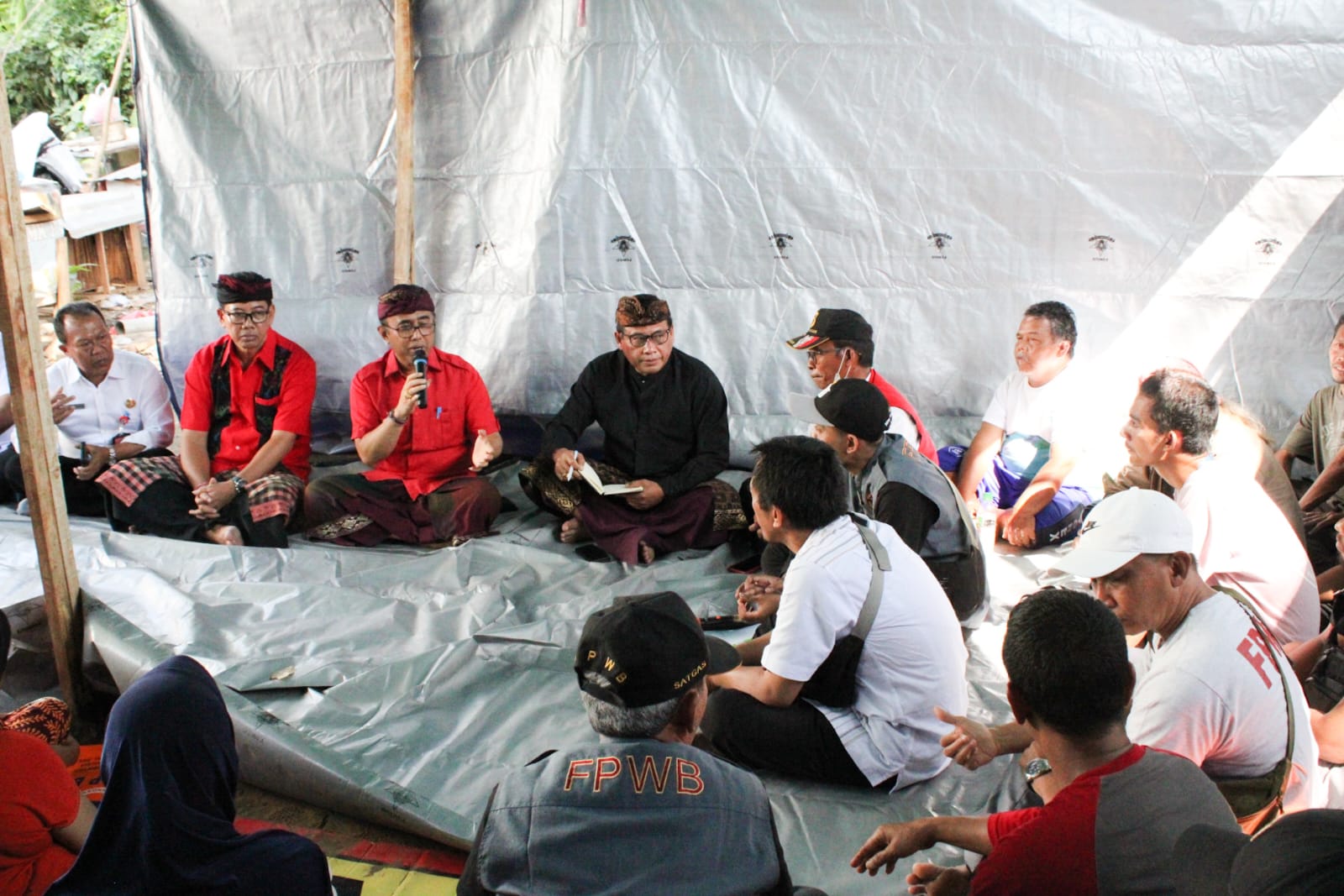 Walikota Jaya Negara Tinjau Korban Kebakaran di Dusun Wanasari, Sediakan Tempat Tinggal Sementara, Keberlangsungan Pendidikan Hingga Perbaikan Rumah.