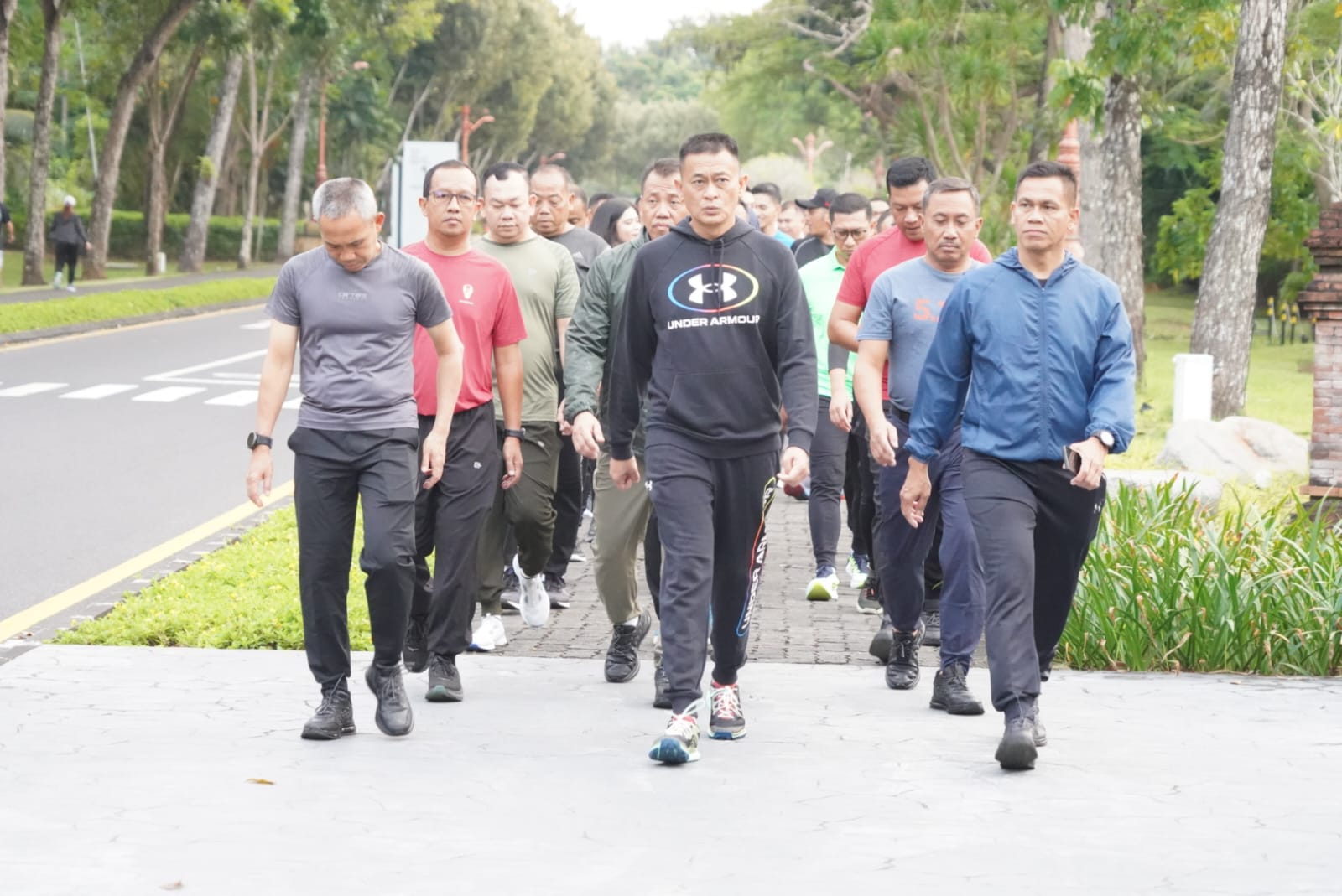 Jaga Kebugaran, Pangdam IX/UDY  Gelar Jalan Sehat Bersama