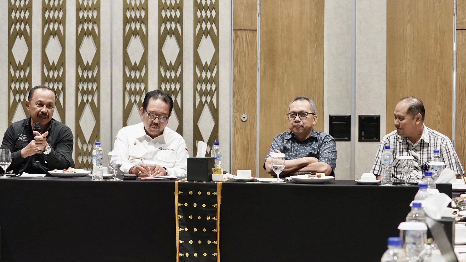 Wagub Bali Cok Ace & KPwBI Bali Nusra Trisno Nugroho , Mengajak semua pihak Cinta Rupiah sebagai Alat Pembayaran Resmi di Indonesia