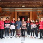 Walikota Jaya Negara Serahkan Bonus Kepada Atlet Denpasar, Peraih Medali di SEA Games.