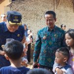 Warga Mayong Lor dan Jebol Terima Bantuan Sosial