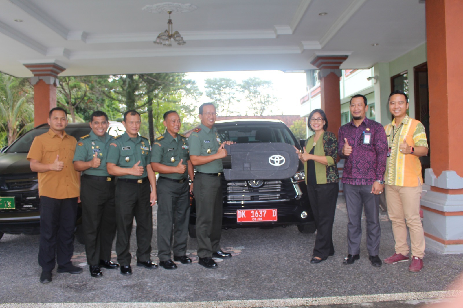 Pemerintah Provinsi Bali Hibahkan satu 1 Mobil  Operasional Pada Korem 163/Wira Satya