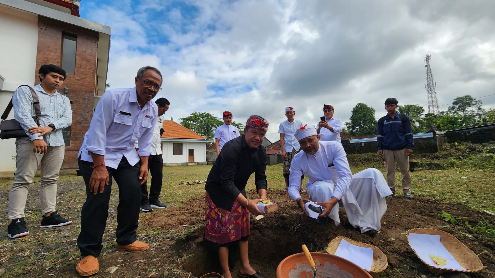 Bupati Sedana Arta Letakan Batu Pertama Pembangunan Gedung Laboratorium Bio Savety Level II Kabupaten Bangli