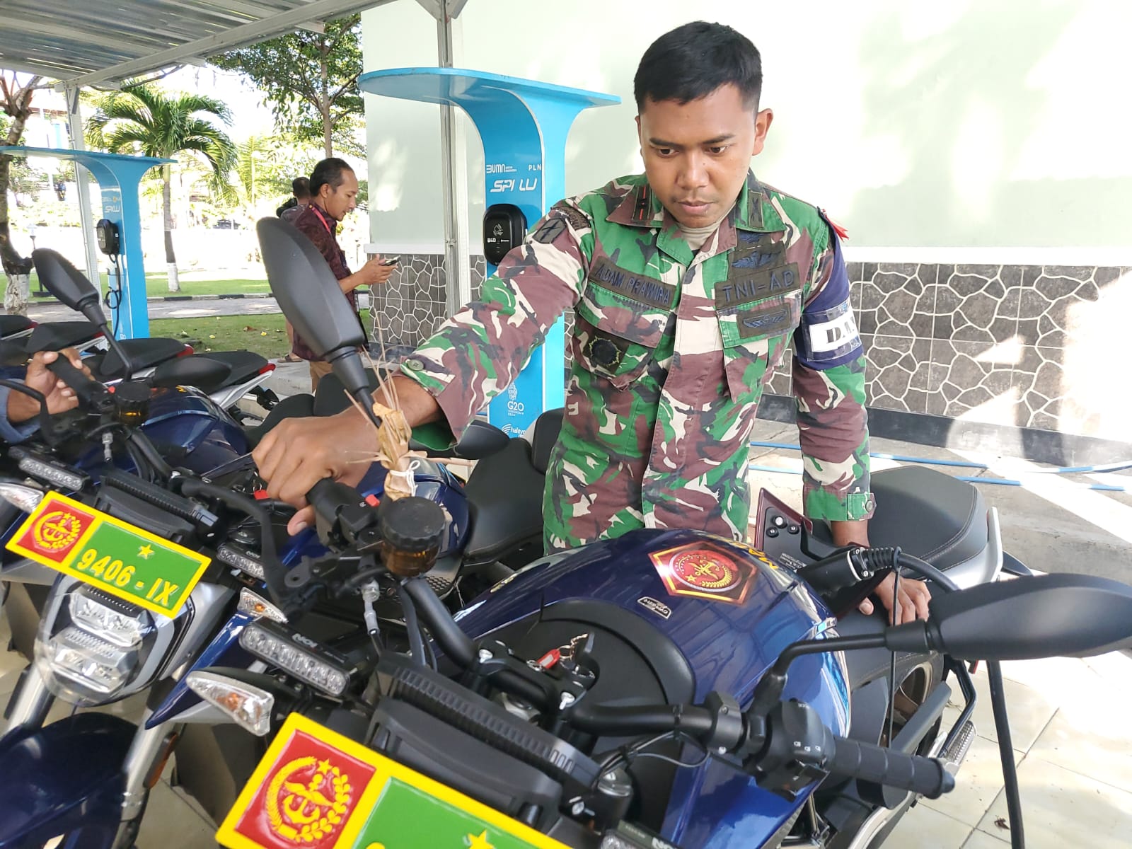 Bangun Sinergi Bersama Kodam Udayana Bali, PLN Pasang EV Charging di Yonif Raider 900