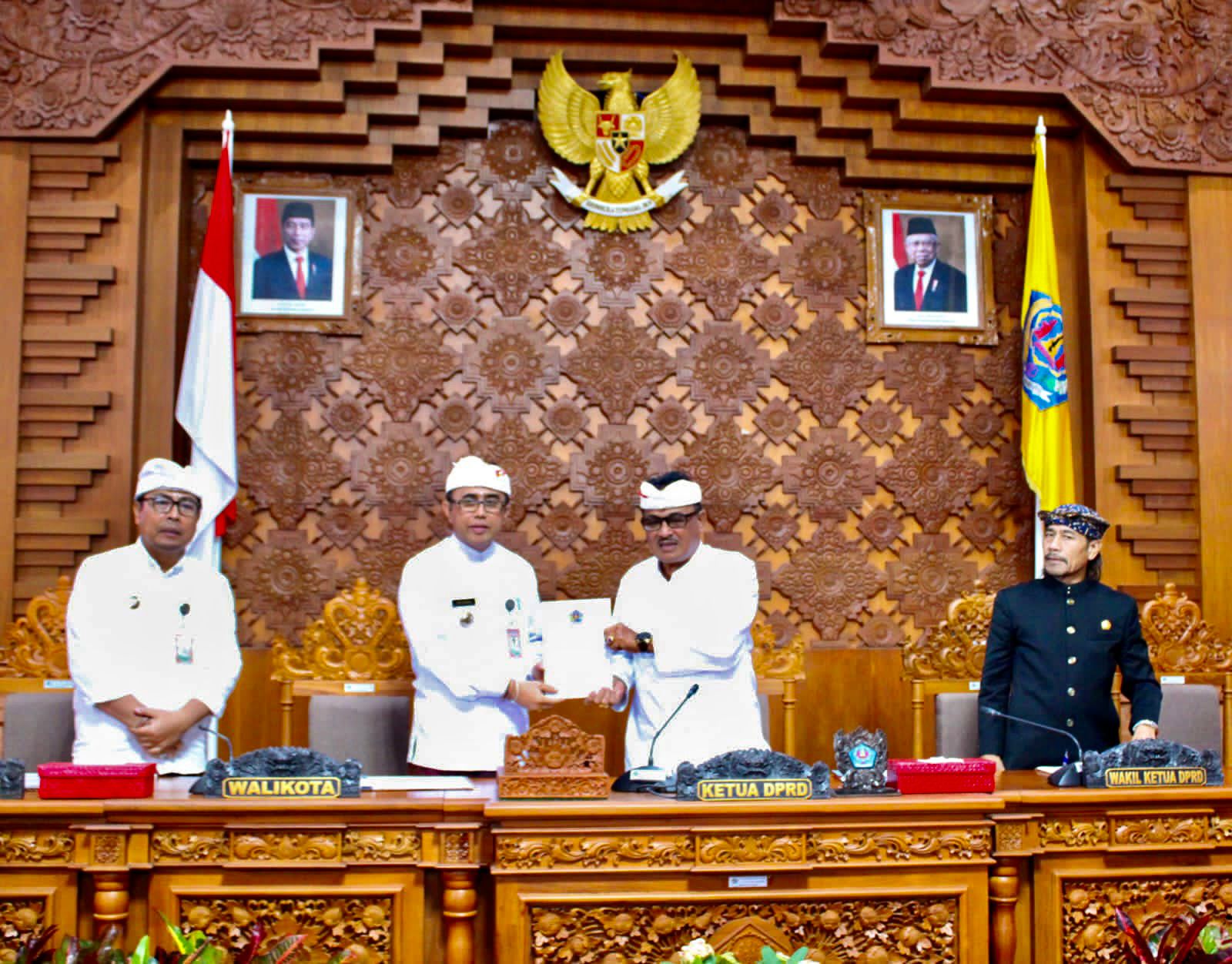 Sidang Paripurna DPRD Kota Denpasar ke12 , Wali Kota Denpasar Jaya Negara Sampaikan Rancangan KUA dan PPAS Tahun 2024