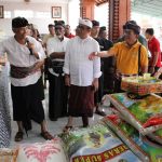Tinjau Pelaksanaan Pasar Murah di Banjar Kertasari Kelurahan Peguyangan, Walikota Jaya Negara Berharap Bisa Jadi Percontohan Program Kesejahteraan Berbasis Banjar
