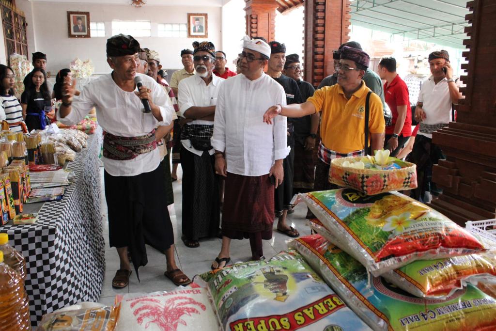 Tinjau Pelaksanaan Pasar Murah di Banjar Kertasari Kelurahan Peguyangan, Walikota Jaya Negara Berharap Bisa Jadi Percontohan Program Kesejahteraan Berbasis Banjar