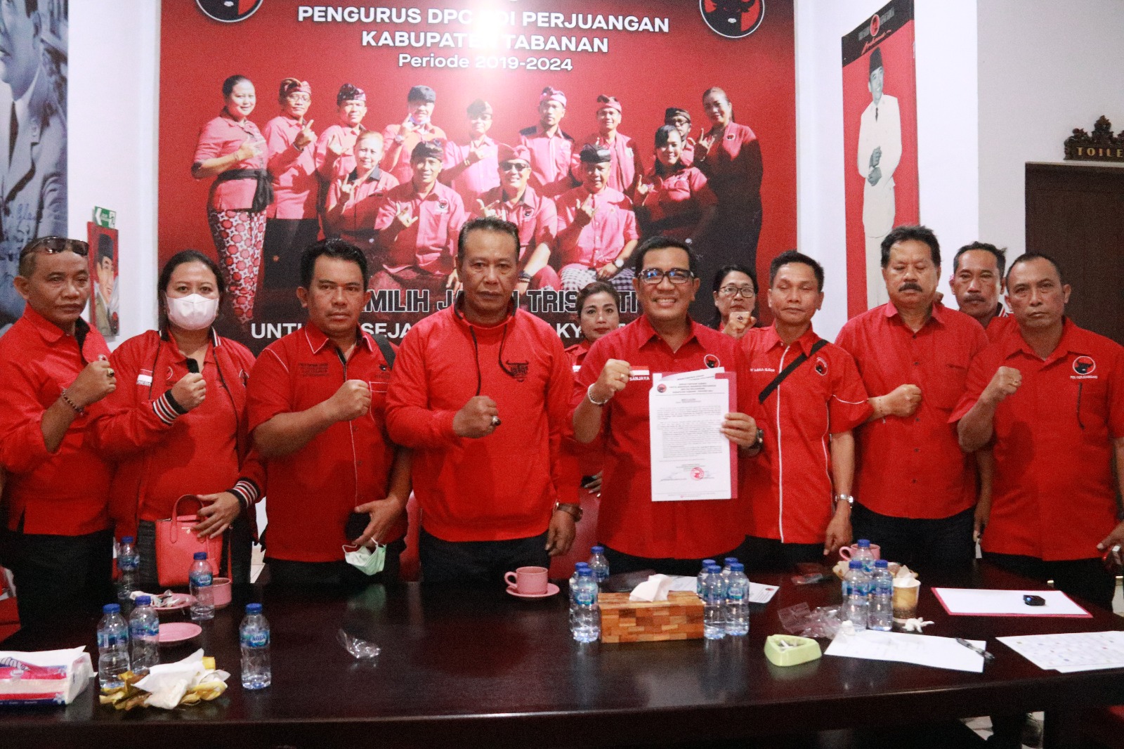 Gelar rapat internal , DPC PDIP Tabanan minta Suadiana di pecat