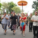 Buka Pawai Seni Budaya HUT Kota Negara, Wagub Cok Ace Harap Generasi Muda Bangkitkan Warisan Budaya Lokal