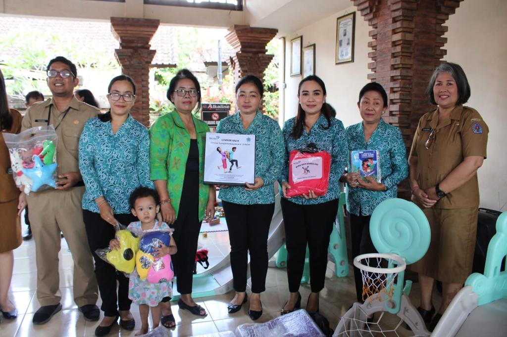 Dukung Optimalisasi Pencegahan Stunting, Pemkot Denpasar Serahkan Alat Bantu BKB Kit Stunting