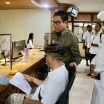 Pastikan Pelayanan Publik Optimal, Wawali Arya Wibawa Sidak di MPP Gedung Sewaka Dharma