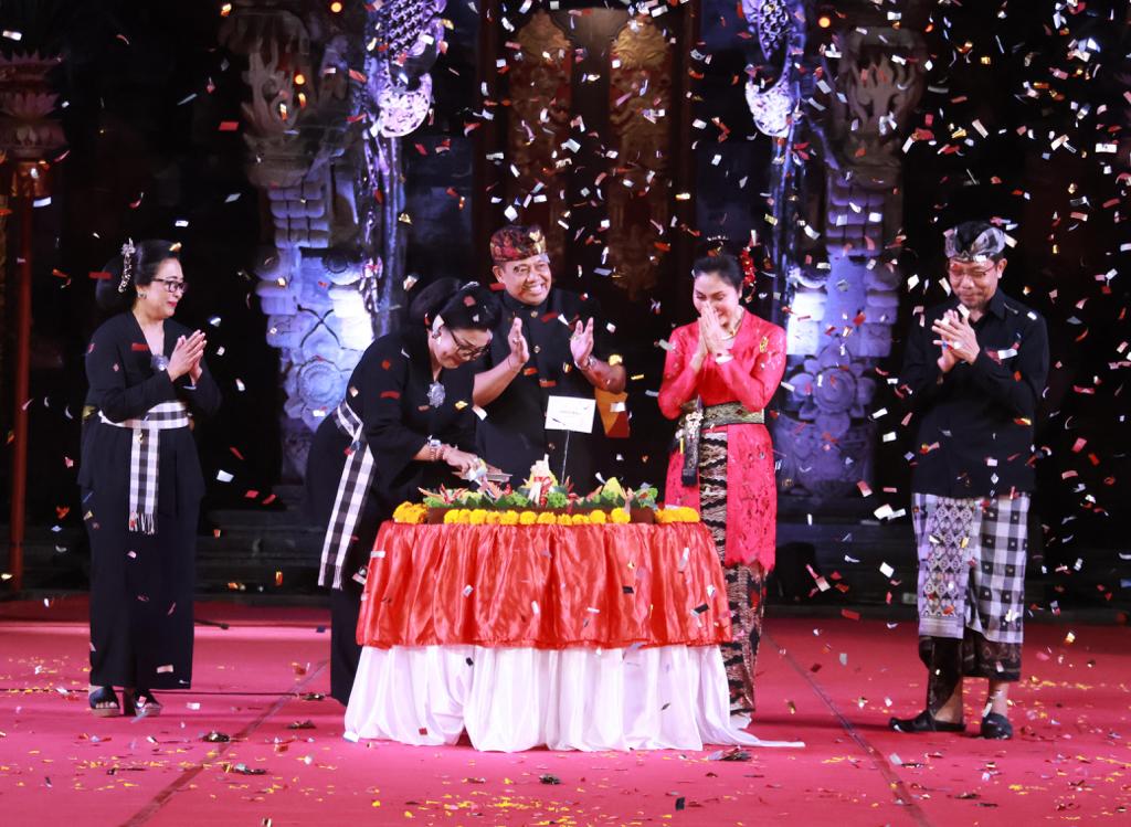 HUT ke-3 PAKIS Bali, Pj. Gubernur Apresiasi Peran Aktif Krama Istri Dalam Memajukan Adat, Tradisi, Seni dan Budaya serta Kearifan Lokal Bali