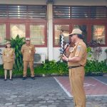 Sekda Alit Wiradana Pimpin Apel Disiplin di Kantor Dinas Pertanian, Ingatkan Realisasi Fisik dan Keuangan Sesuai Target