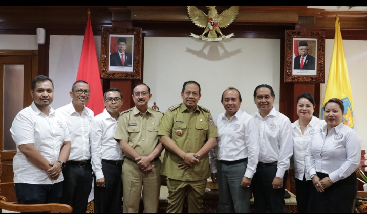 Pj. Gubernur Bali Bahas Transportasi Publik Hingga Pungutan Wisatawan Asing Bersama IHGMA Bali