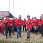 Bupati Sanjaya Buka Festival Layang-Layang II Desa Pangkung Karung