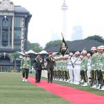Jendral TNI Dr. Dudung Abdurachman Anugrahi Bintang Kartika Eka Paksi Utama Kepada Kasad Singapura