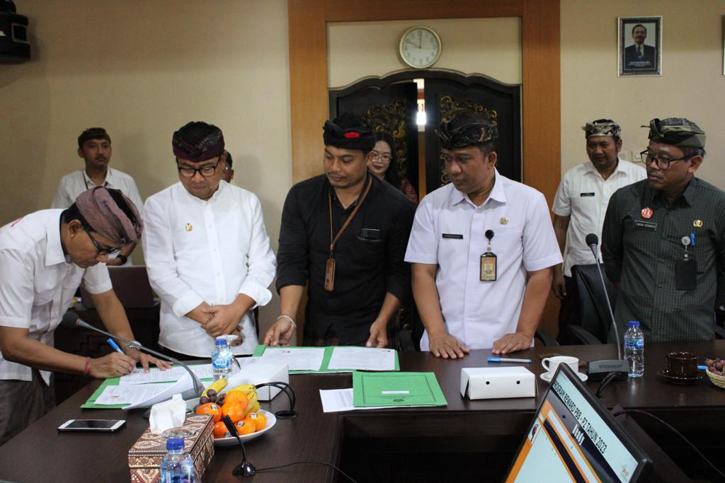 Pemkot Denpasar Berikan Hadiah 8 Unit Motor Listrik Bagi Wajib Pajak Taat Pajak