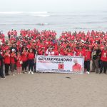 Nunas Kerahayuan Jagat dan Aksi Peduli Lingkungan, Jajaran Pengurus PDIP Tabanan dan Bakal Calon Legislatif Laksanakan Persembahyangan dan Mereresik Pantai
