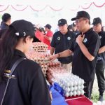 Pastikan Ketersedian Pasokan dan Keterjangkauan Harga Pangan, Walikota Jaya Negara Tinjau Gerakan Pangan Murah di Banjar Tegeh Sari, Tonja