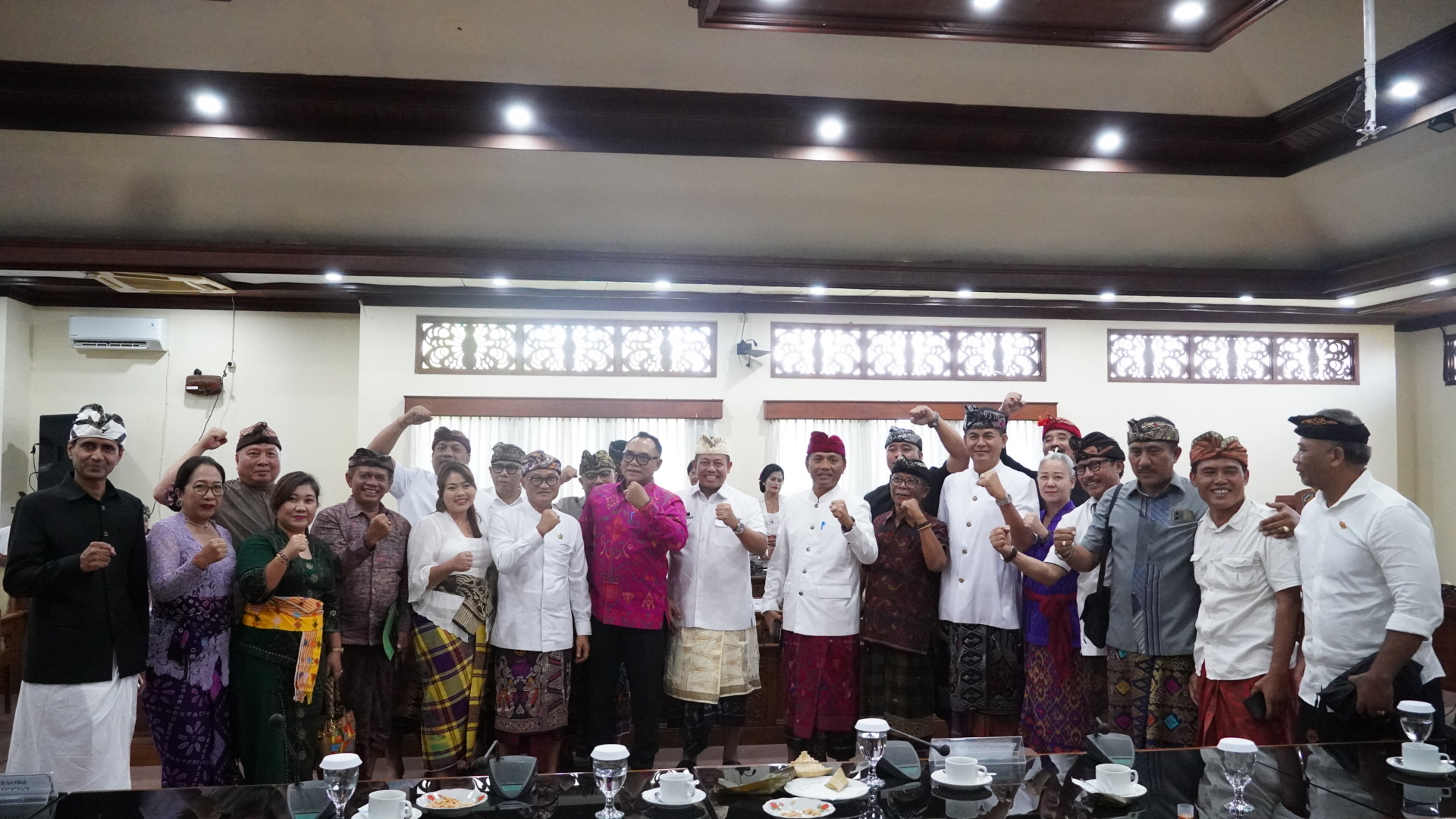 Ngopi Santai dengan DPRD, Pj. Gubernur Bali Paparkan Program Kerjanya Selama Satu Tahun ke Depan