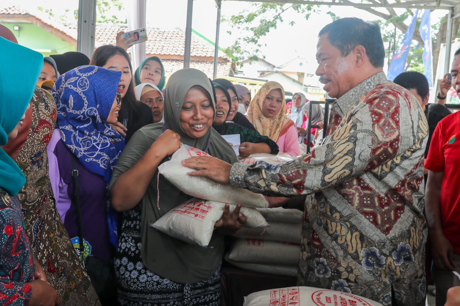 Gerakan Pangan Murah BUMD Jateng Peduli Inflasi Digelar, Masyarakat Tegal Sambut Antusias