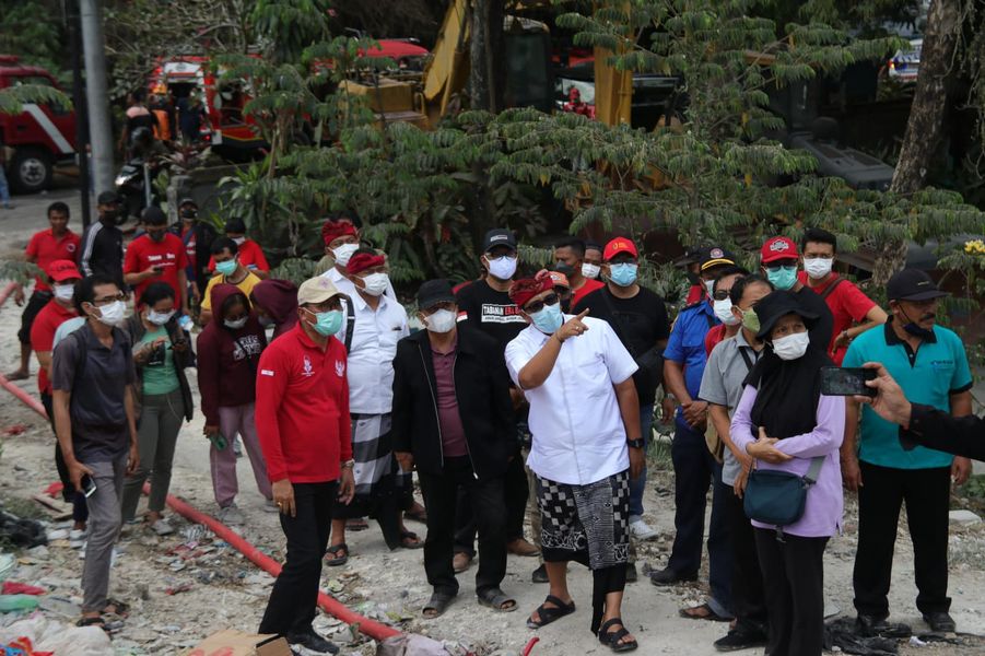 Tanggap Bencana, Bupati Tabanan Perintahkan Gerak Cepat Tangani Kebakaran TPA Mandung